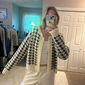 Women’s Houndstooth Knit Sweater: Black and Cream